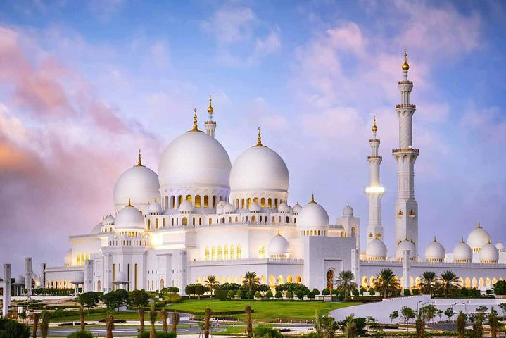 Experience the stunning Sheikh Zayed Mosque a masterpiece of Islamic architecture surrounded by serene landscapes and reflecting pools perfect for uncovering Abu Dhabi’s rich cultural heritage.